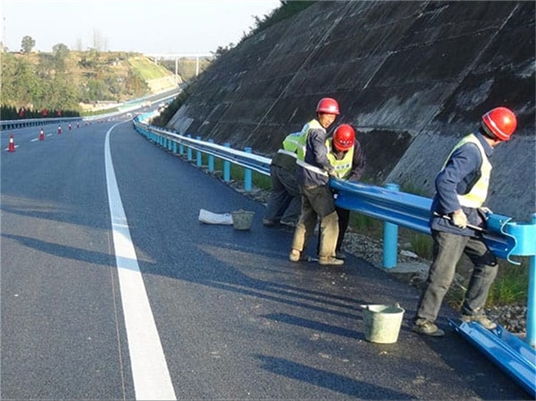 2018年波形护栏板安装人工费（普通公路及高速每米费用）